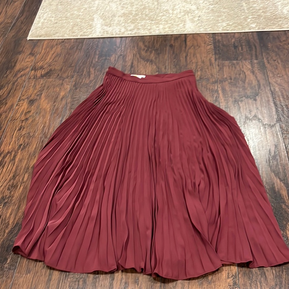 Boden Kristen Pleated Skirt size 6 burgundy in EUC